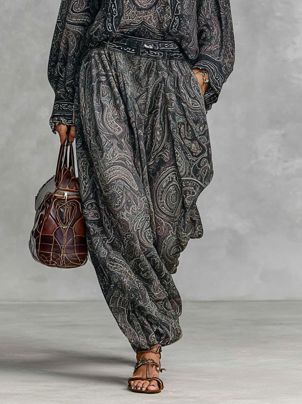 Yasmin | Vintage Paisley Print Stand-up