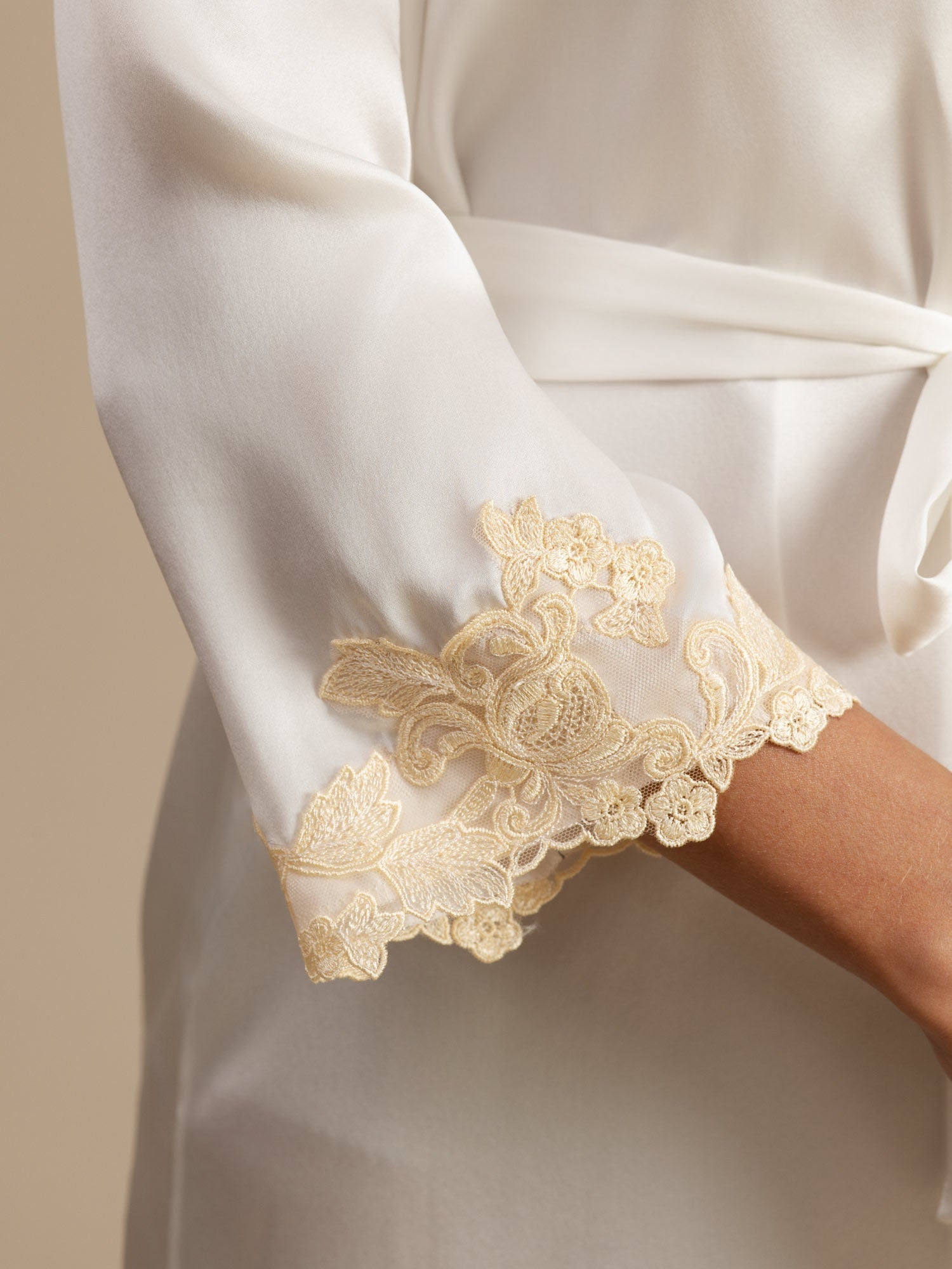 Della | Delicate Kimono Robe