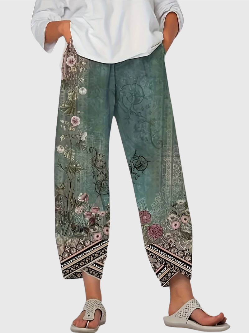 Tessa | Vintage Floral Capri Pant With Elastic Waist
