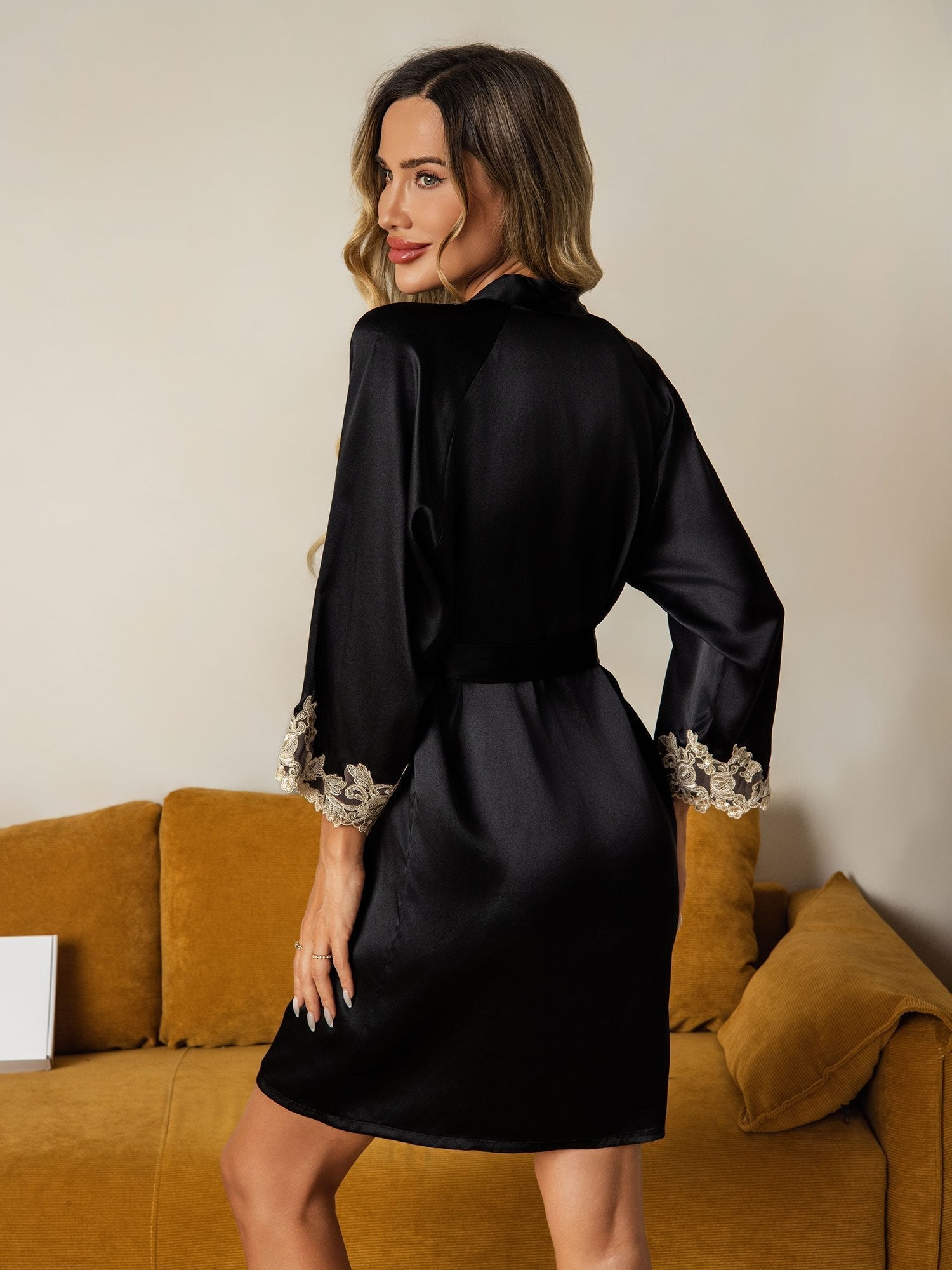 Della | Delicate Kimono Robe